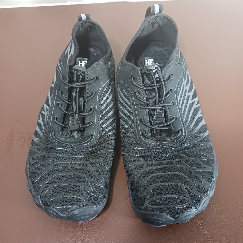 HF Water Shoes Men's Size 6 or Women's Size 7.5 (38) black and silver‎